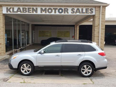 Used 2014 Subaru Outback 2.5i Limited w/ Moonroof Package AWD/4WD image 2