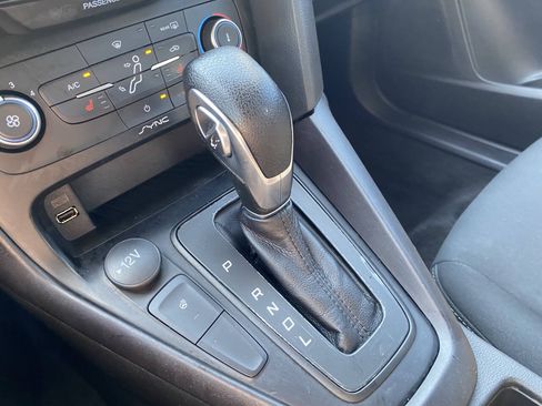 Used 2018 Ford Focus SE w/ Cold Weather Package FWD image 30