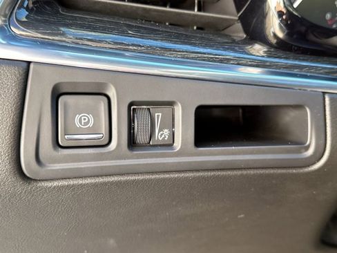 Used 2025 Cadillac XT5 Premium Luxury image 29