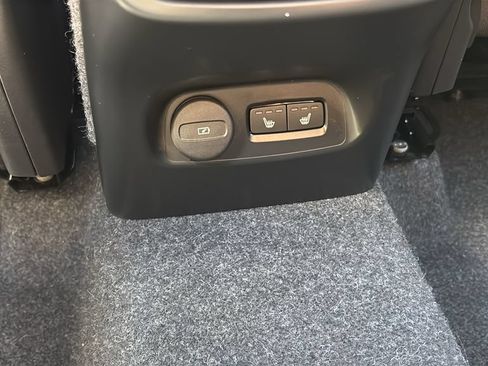 Certified 2026 Volvo XC40 B5 Plus AWD/4WD image 9