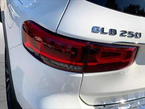 Certified 2022 Mercedes-Benz GLB 250 4MATIC image 28