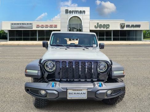 Used 2023 Jeep Wrangler Unlimited w/ Sun & Screen Package AWD/4WD image 6