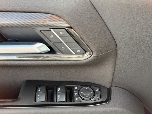 Used 2025 GMC Sierra 2500 AT4 w/ AT4 Premium Plus Package image 9