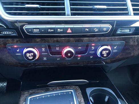 Used 2018 Audi Q7 3.0T Premium image 25