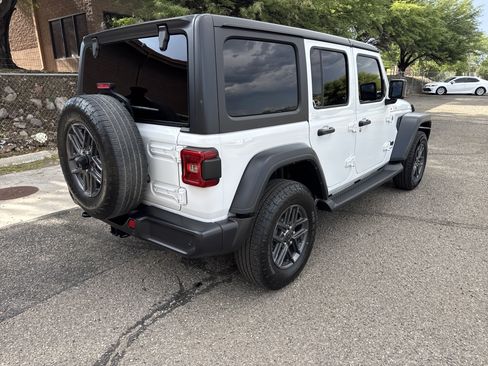 Used 2024 Jeep Wrangler Unlimited Sport AWD/4WD image 7