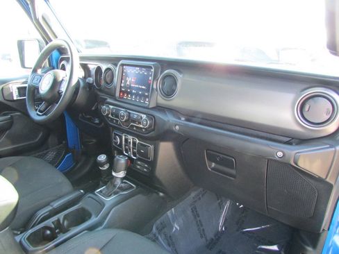 Used 2023 Jeep Gladiator Sport AWD/4WD image 19