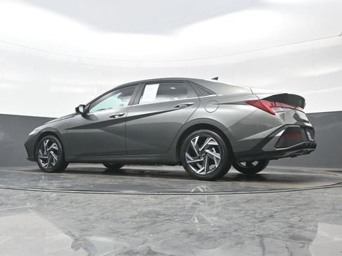 Certified 2025 Hyundai Elantra SEL image 28