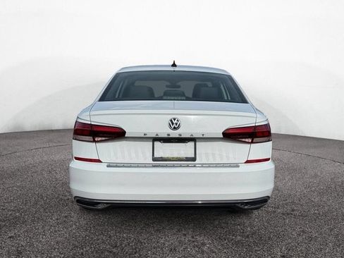 Used 2021 Volkswagen Passat 2.0T SE FWD image 4
