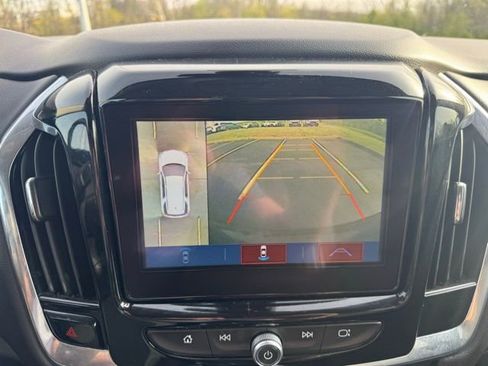 Used 2018 Chevrolet Traverse LT image 23