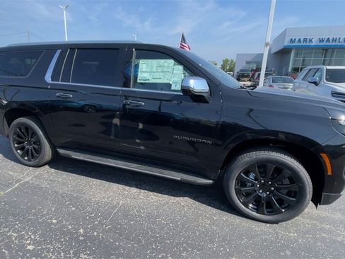 New 2025 Chevrolet Suburban Premier image 3