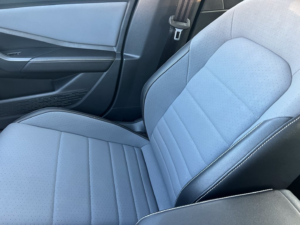 Used 2025 Volkswagen Jetta SE FWD image 30