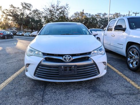 Used 2017 Toyota Camry LE image 4