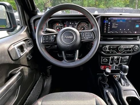 Used 2024 Jeep Wrangler Unlimited Rubicon AWD/4WD image 5