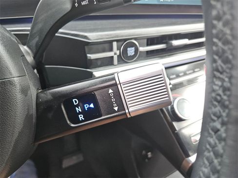 Used 2025 Hyundai Santa Fe Limited image 29