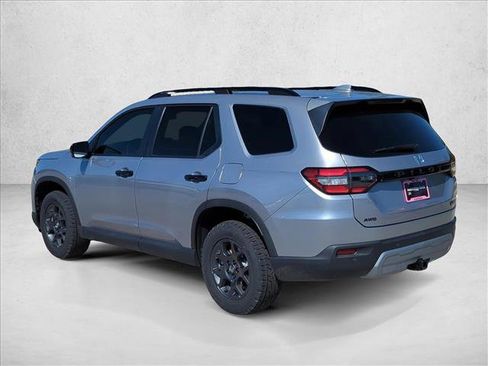 New 2025 Honda Pilot TrailSport image 4