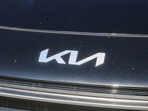 Certified 2025 Kia Niro EX Touring FWD image 6