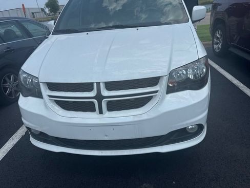 Used 2019 Dodge Grand Caravan GT FWD image 2