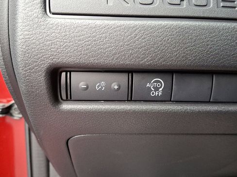 Certified 2025 Nissan Rogue S image 24