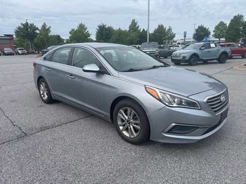 Used 2017 Hyundai Sonata SE FWD image 3