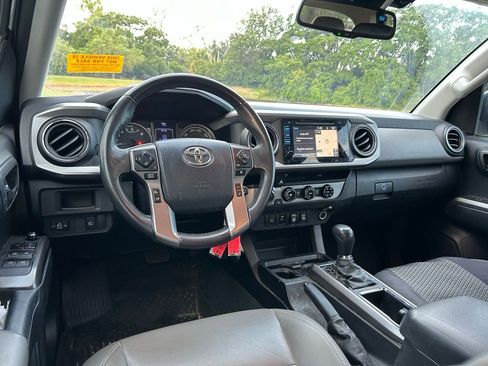 Used 2018 Toyota Tacoma SR5 image 12