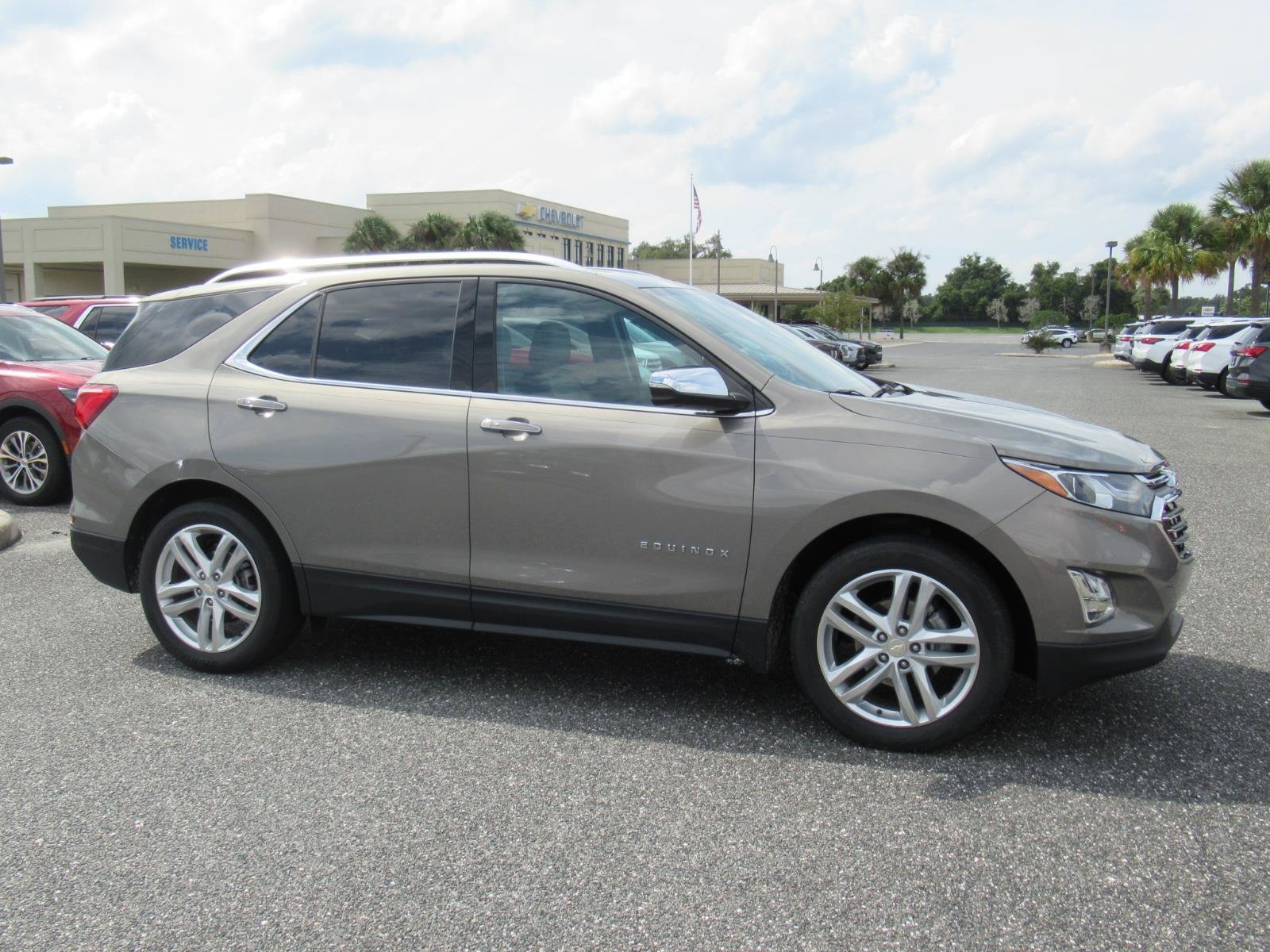 Used 2018 Chevrolet Equinox Premier FWD image 2