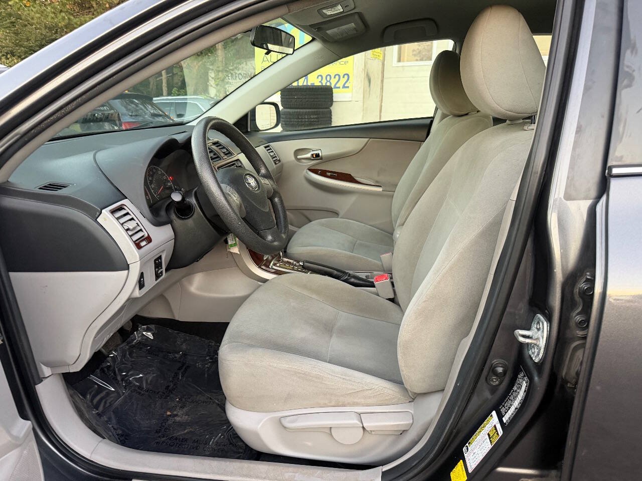 Used 2013 Toyota Corolla LE FWD image 11