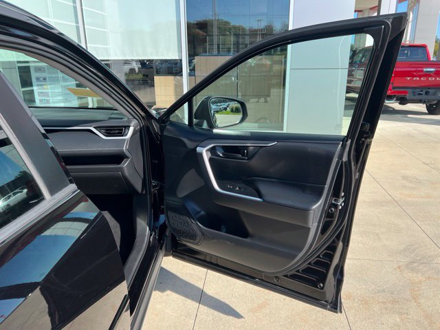 Used 2021 Toyota RAV4 LE AWD/4WD image 35