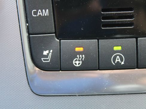 Used 2017 Volvo XC60 T6 Dynamic w/ Climate Package image 39