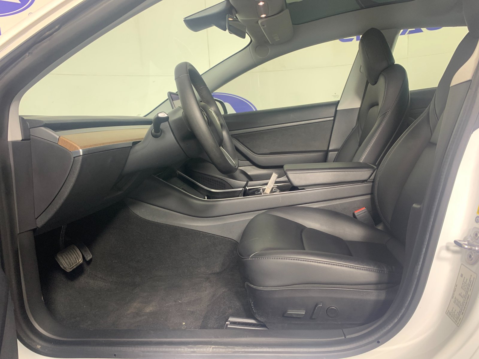 Used 2020 Tesla Model 3 Standard Range RWD image 15