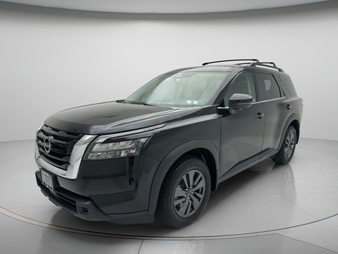 Used 2024 Nissan Pathfinder SV AWD/4WD image 3