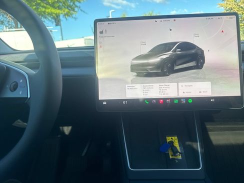 Used 2026 Tesla Model Y Long Range RWD image 21