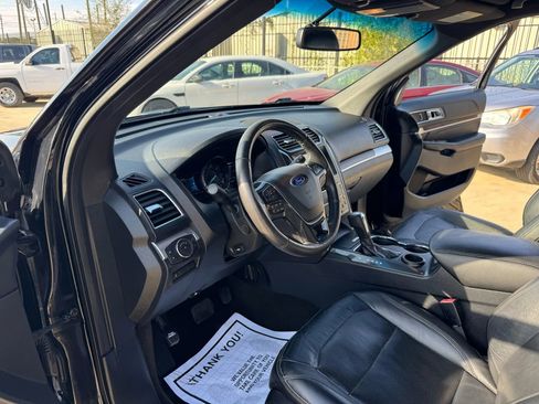 Used 2016 Ford Explorer Limited image 27