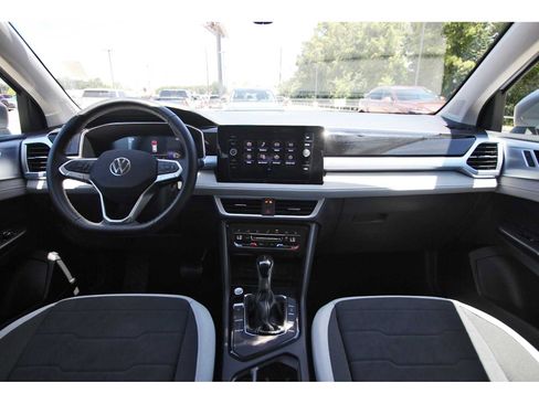 Used 2026 Volkswagen Taos SE FWD image 7