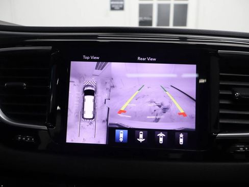 Used 2018 Chrysler Pacifica Touring-L Plus w/ Advanced Safetytec Group FWD image 28