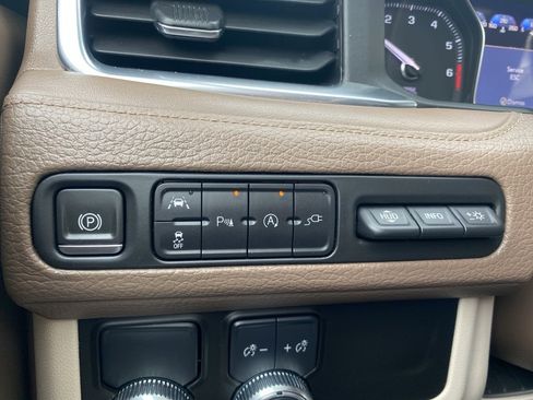 Used 2021 GMC Yukon XL Denali w/ Denali Premium Package image 26