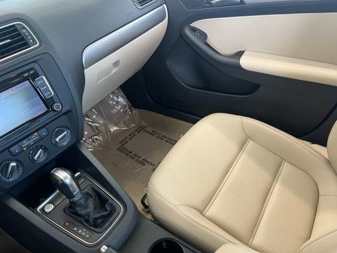 Used 2015 Volkswagen Jetta SE FWD image 25