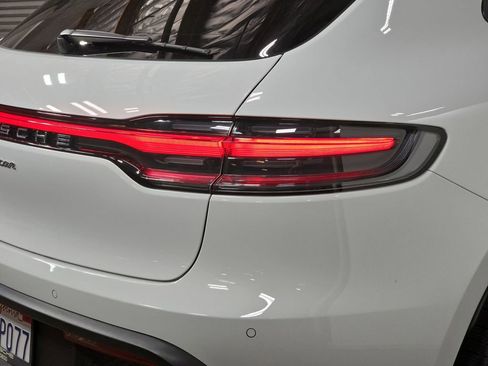 Certified 2025 Porsche Macan image 30