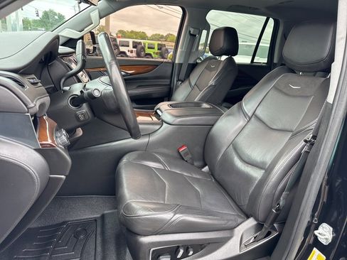 Used 2020 Cadillac Escalade Premium Luxury image 37