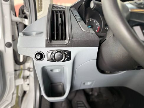 Used 2015 Ford Transit 150 XLT image 31