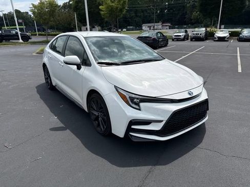 Used 2025 Toyota Corolla SE FWD image 4