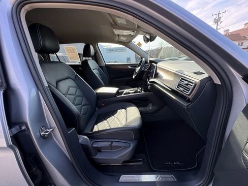 Used 2024 Volkswagen Atlas SE AWD/4WD image 27