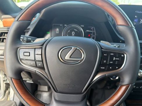 Used 2022 Lexus ES 300h Ultra Luxury w/ Accessory Package 2 FWD image 25