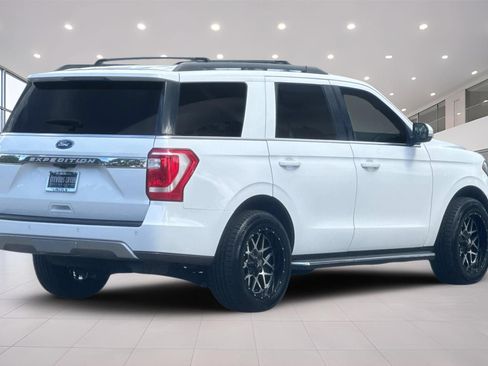 Used 2020 Ford Expedition XLT w/ Equipment Group 202A AWD/4WD image 4
