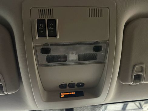 Used 2012 Chevrolet Avalanche LTZ image 34