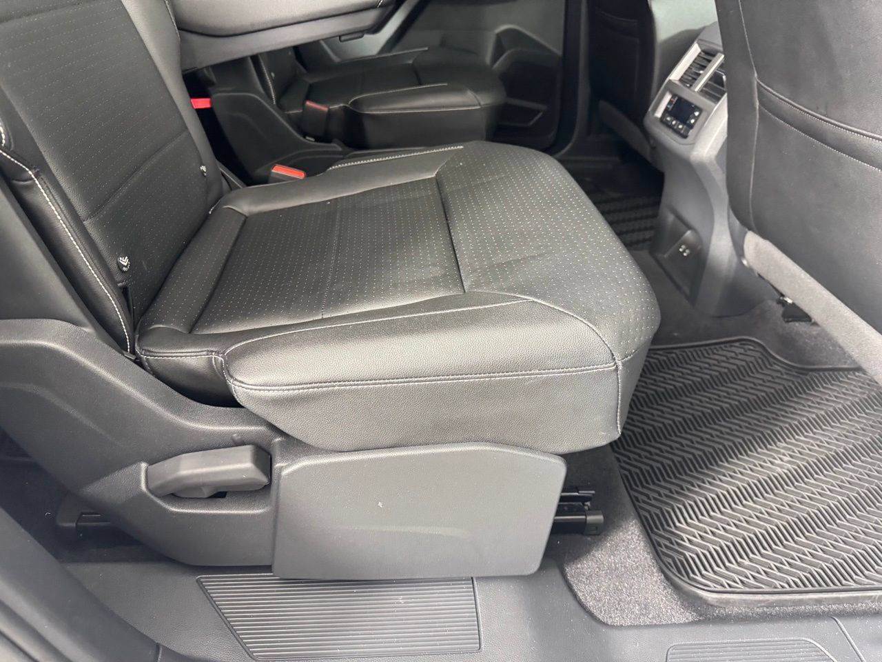Used 2023 Volkswagen Atlas SE w/ Panoramic Sunroof Package FWD image 31