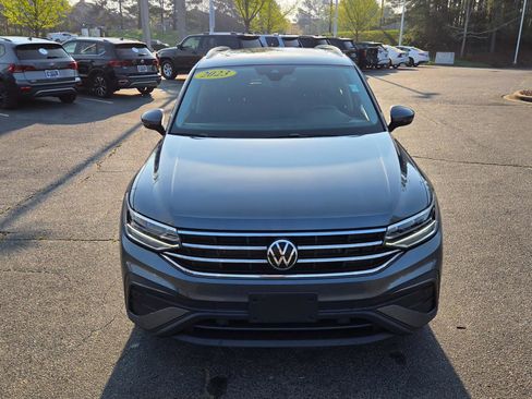Certified 2023 Volkswagen Tiguan SE w/ Panoramic Sunroof Package image 8