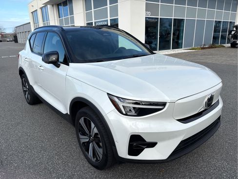 Used 2023 Volvo XC40 Recharge Plus image 6