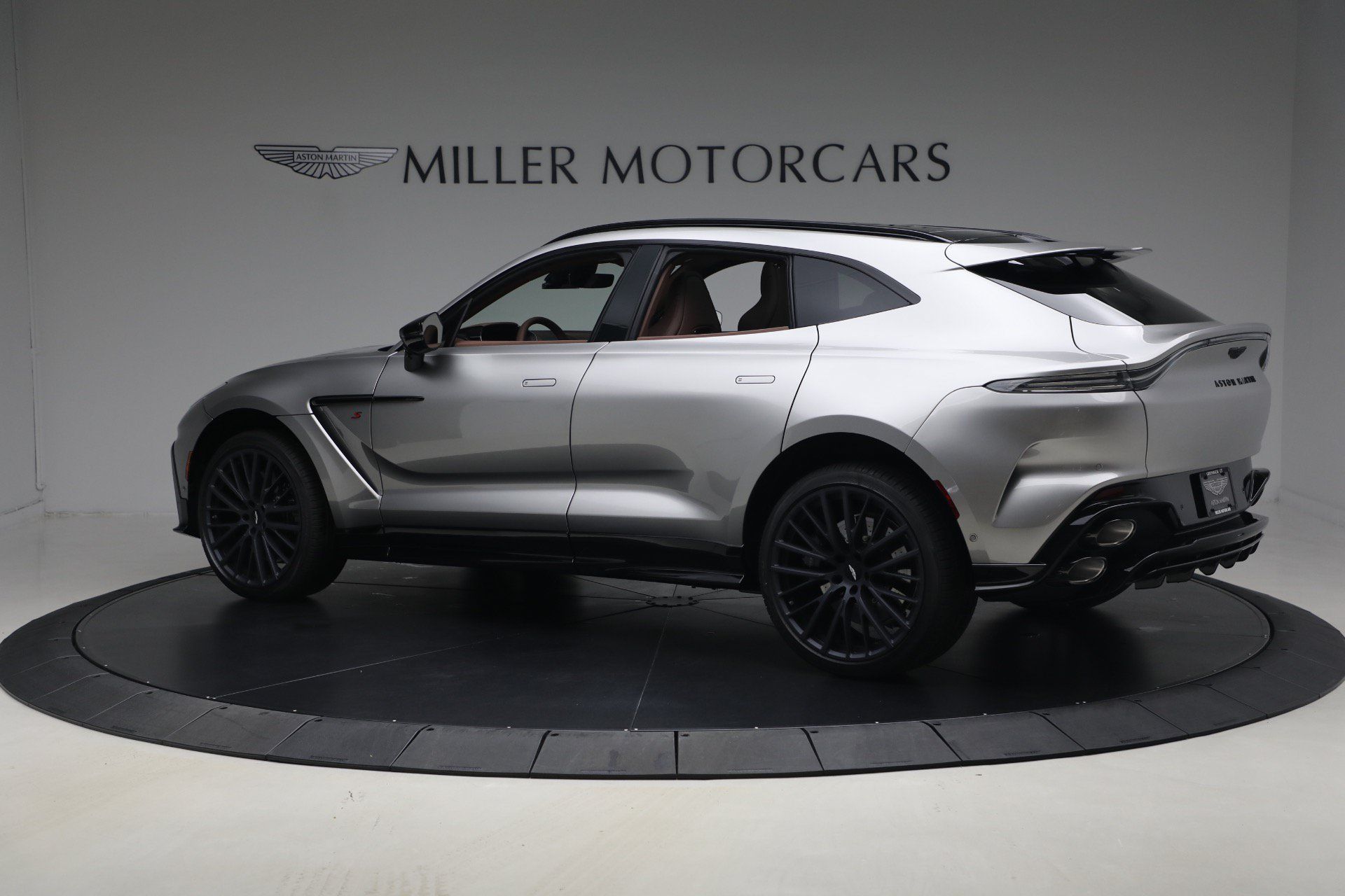 Used 2026 Aston Martin DBX 707 AWD/4WD image 4