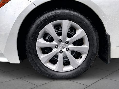 Used 2025 Toyota Corolla LE image 10