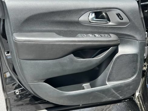 New 2027 Chrysler Pacifica Limited FWD image 14